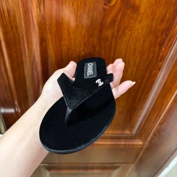 CHANEL Flip-flop sandals - Picture 3 of 6